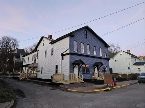 6-Unit Apartment Building