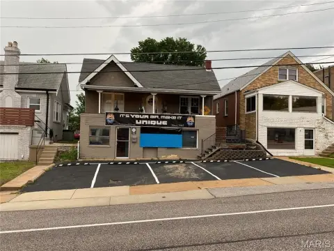 Maplewood Mixed-Use Building For Rent