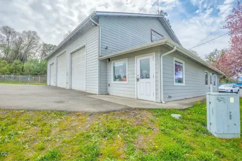 Flex Space with Gated Yard