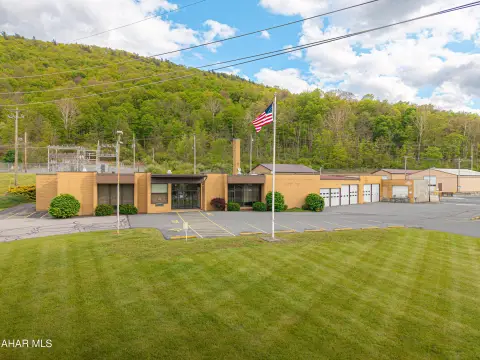 Versatile Commercial Property Near Bedford