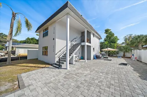 Duplex With Updated Kitchens And Baths
