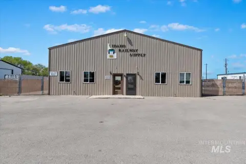 Flex Space with Fenced Yard