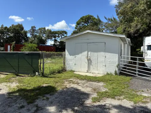 Flex Workshop Space with Fenced Yard