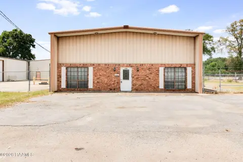 Industrial Warehouse with Stabilized Yard