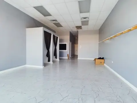 Commercial Space in Chicago, IL