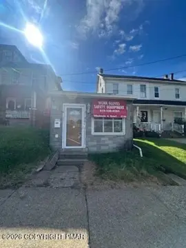Open-Plan Storefront