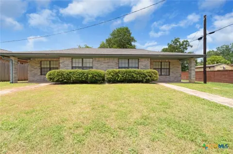 Lampasas Duplex in Desirable Location