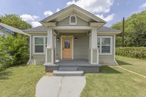 Renovated Duplex With Detached Dwelling