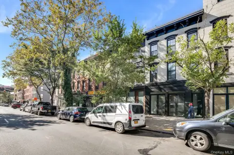 Prime Retail Space on Court