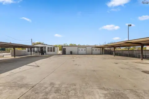 Automotive Service Property with Covered Parking