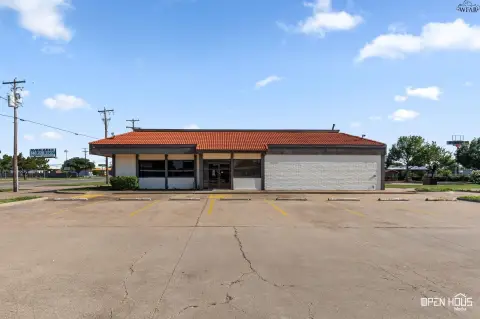 Versatile Freestanding Commercial Building