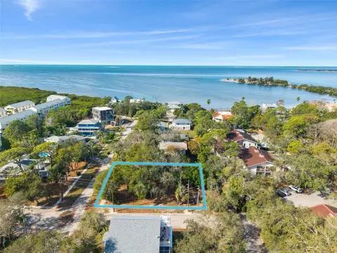 Corner Lot Near Gulf of Mexico