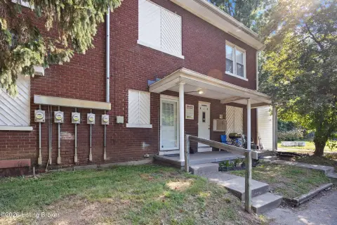 Four-Unit 1-Bedroom Apartment Building