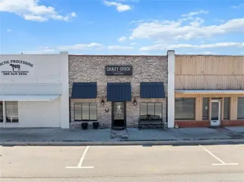 Versatile Commercial Building in Davis