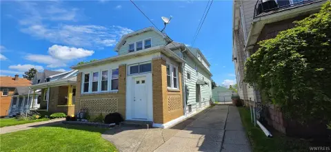 Spacious Duplex in Cheektowaga Heart