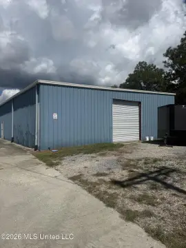 Metal Warehouse with Roll-Up Doors