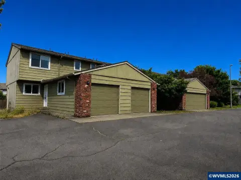 Townhouse-Style Fourplex