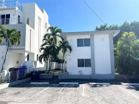 Renovated Fourplex Near the Ocean