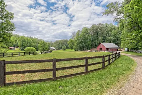 Equestrian Farm With Main Barn