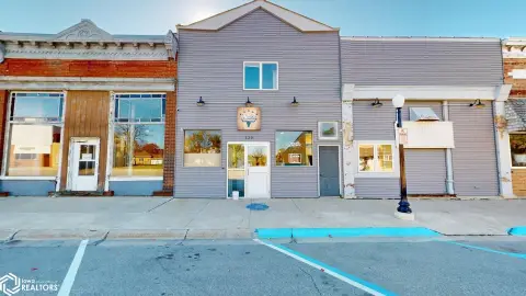 Equipped Restaurant with Upper-Level Space