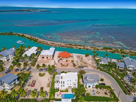 Duck Key Vacant Waterfront Lot