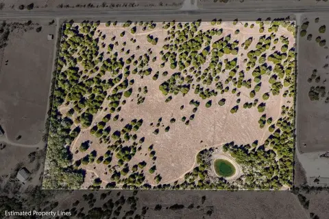 Unrestricted Land in Round Top