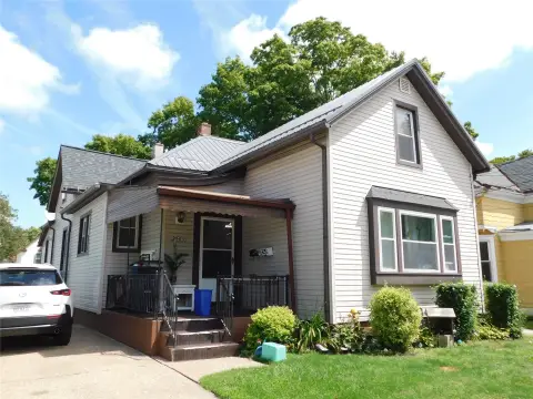 Duplex with Separate Utilities