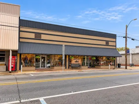Multi-Entrance Retail Building