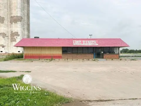 Former Convenience Store Retail Building