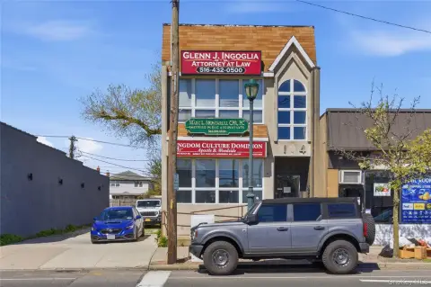 Versatile Commercial Space in Island Park