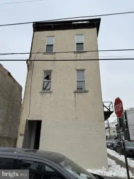 End-Row Triplex with Parking