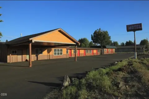 8-Unit Motel with Highway Frontage