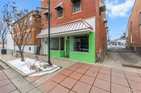 Broadway Commercial Space with Apartment