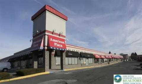 Retail Unit in American Plaza