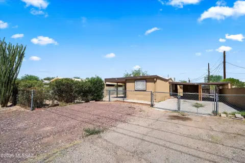 Duplex with Fenced Yards