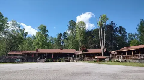 Multi-Use Restaurant and Retail Complex