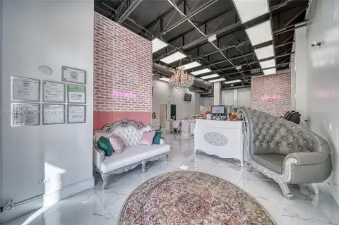 Full-Service Salon in Pinecrest Area