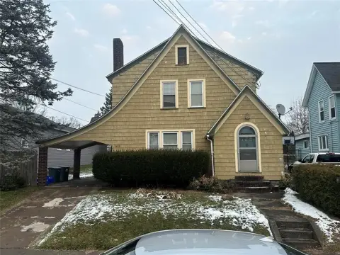 Well-Maintained Four-Unit Multifamily Property