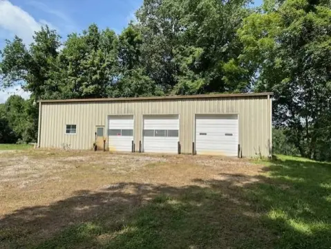 Land with Workshop and Auto Lift
