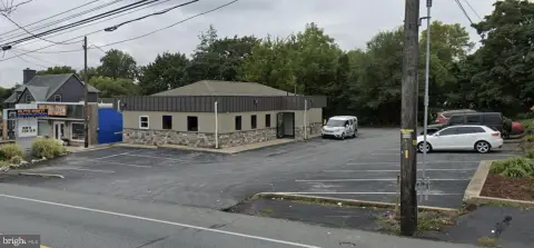 Freestanding Retail Building on Columbia