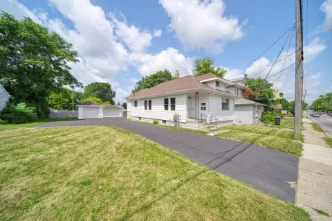 Renovated Duplex with Garages