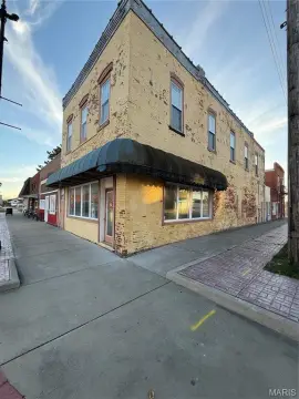 Mixed-Use Retail with Two Apartments