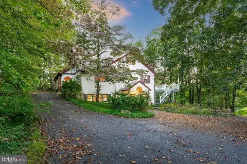 Private Estate with Two Ponds