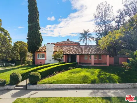 Pacific Palisades Corner Lot Opportunity