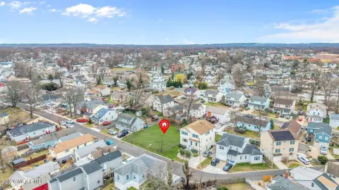 Oversized Vacant Lot Near Beaches
