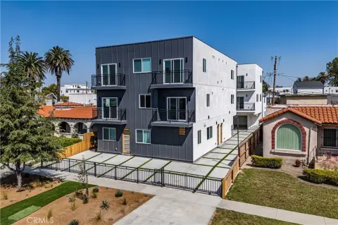 Luxury 5-Unit Apartment Building