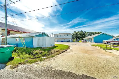 8-Unit Apartment Building