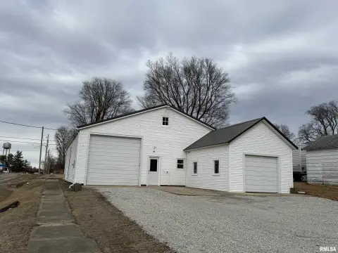 Versatile Commercial Building in Pleasant Plains