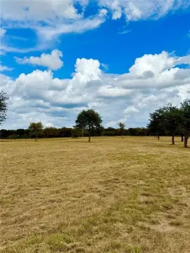 4.92 Acre Tract in Wills