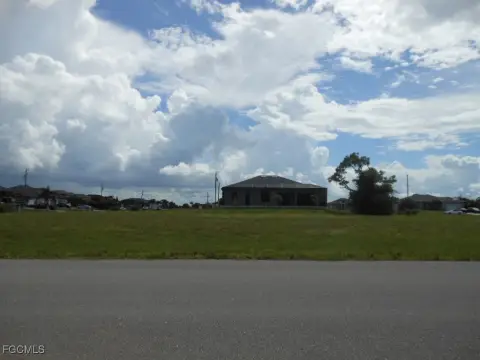 Residential Land in Cape Coral